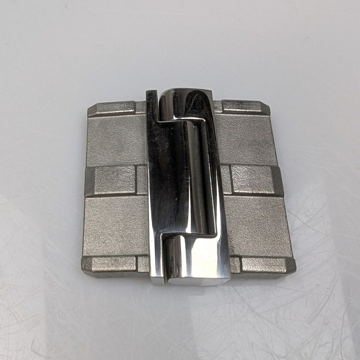 Solo vertical adjustable joiner in polished 